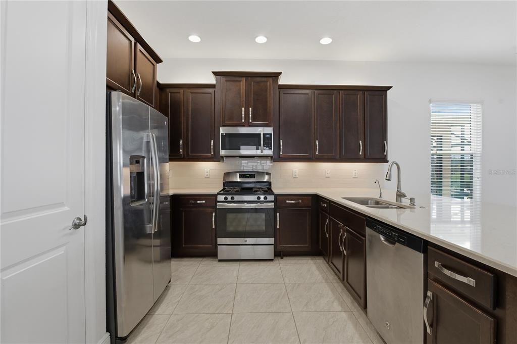 Active With Contract: $2,995 (3 beds, 2 baths, 2072 Square Feet)