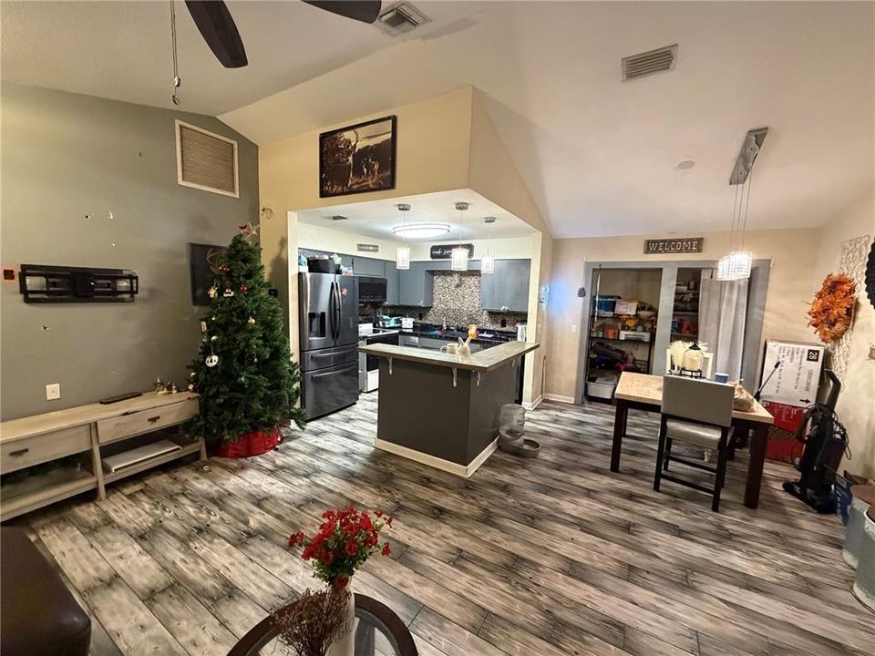 En Venta: $300,000 (0 camas, 0 baños, 1661 Pies cuadrados)