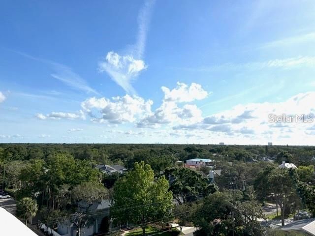 Active With Contract: $1,895 (1 beds, 1 baths, 656 Square Feet)