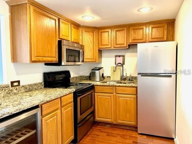 Active With Contract: $1,895 (1 beds, 1 baths, 656 Square Feet)