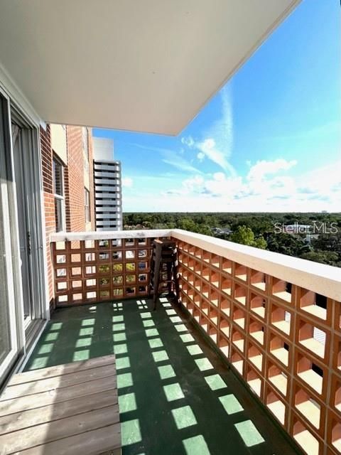 Active With Contract: $1,895 (1 beds, 1 baths, 656 Square Feet)