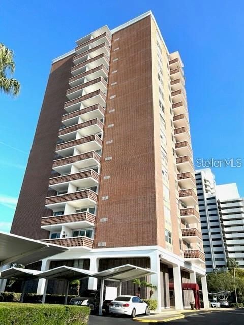 Active With Contract: $1,895 (1 beds, 1 baths, 656 Square Feet)