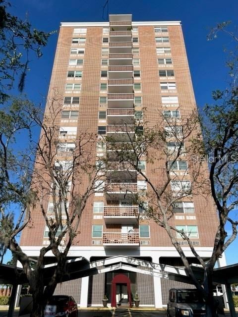 Active With Contract: $1,895 (1 beds, 1 baths, 656 Square Feet)