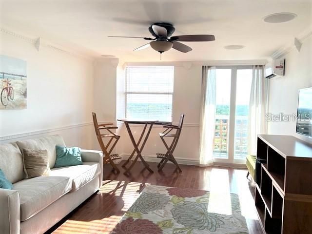 Active With Contract: $1,895 (1 beds, 1 baths, 656 Square Feet)