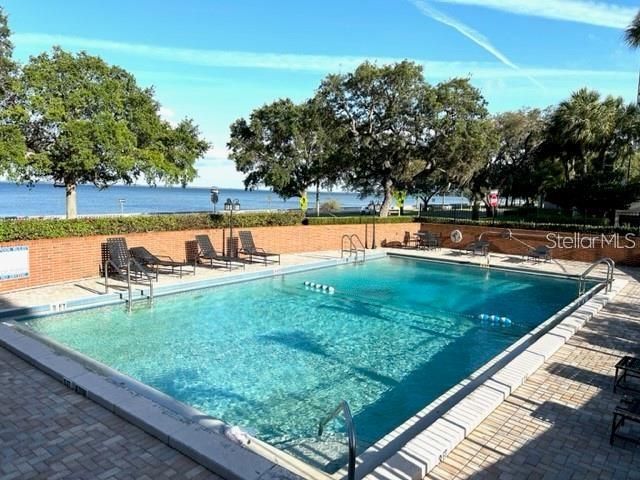 Active With Contract: $1,895 (1 beds, 1 baths, 656 Square Feet)