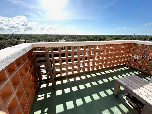Active With Contract: $1,895 (1 beds, 1 baths, 656 Square Feet)