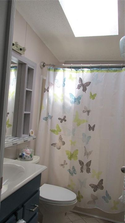 На продажу: $159,900 (2 спален, 2 ванн, 1040 Квадратных фут)