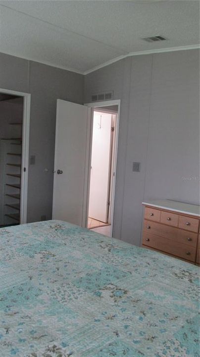 На продажу: $159,900 (2 спален, 2 ванн, 1040 Квадратных фут)