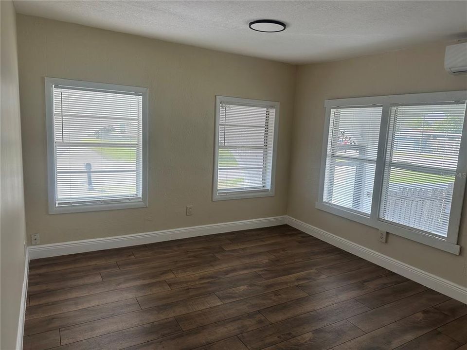 En Venta: $265,900 (3 camas, 2 baños, 1438 Pies cuadrados)