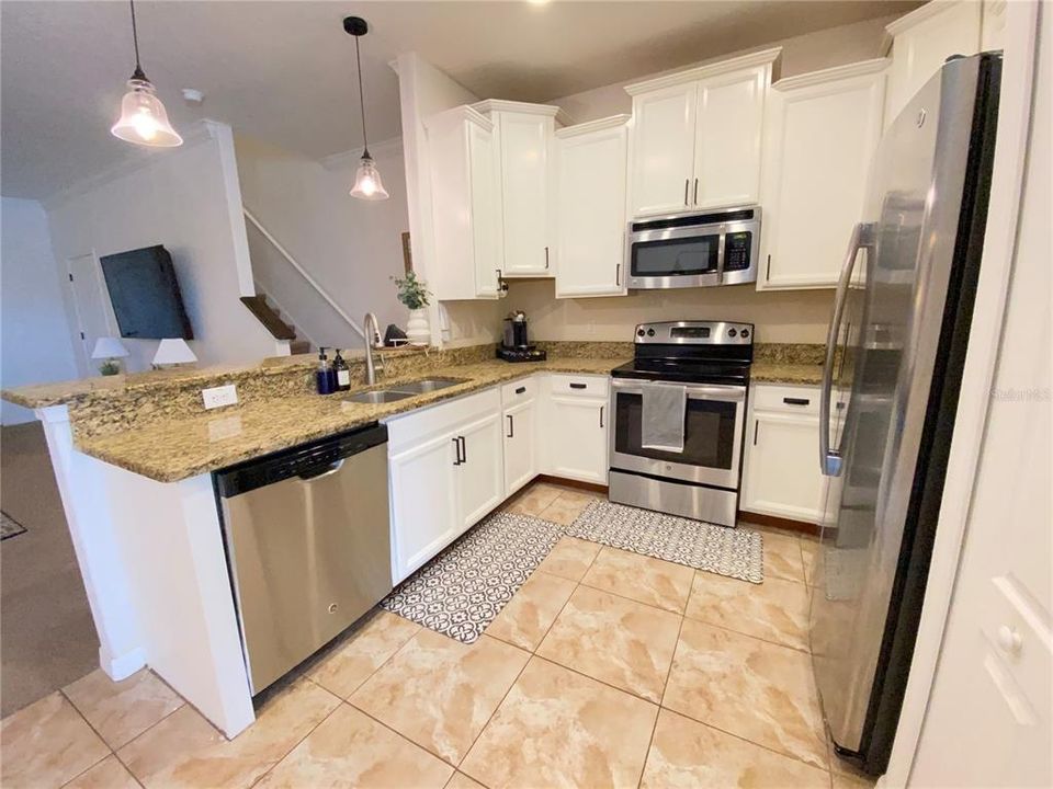 Activo con contrato: $234,000 (3 camas, 2 baños, 1666 Pies cuadrados)