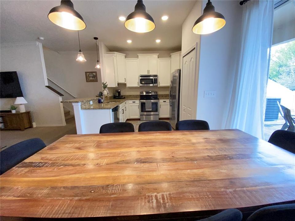 Activo con contrato: $234,000 (3 camas, 2 baños, 1666 Pies cuadrados)