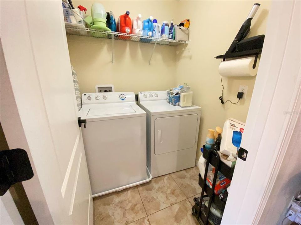 Activo con contrato: $234,000 (3 camas, 2 baños, 1666 Pies cuadrados)
