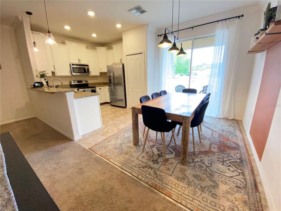 Activo con contrato: $234,000 (3 camas, 2 baños, 1666 Pies cuadrados)