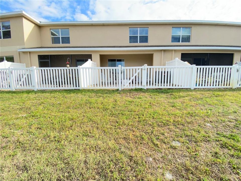 Activo con contrato: $234,000 (3 camas, 2 baños, 1666 Pies cuadrados)