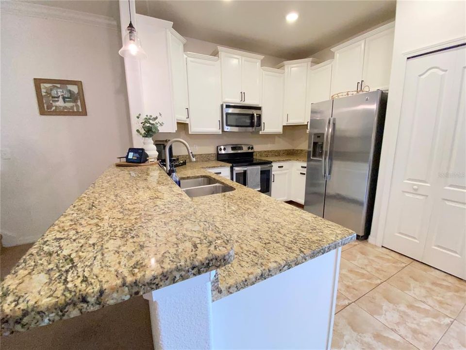 Activo con contrato: $234,000 (3 camas, 2 baños, 1666 Pies cuadrados)