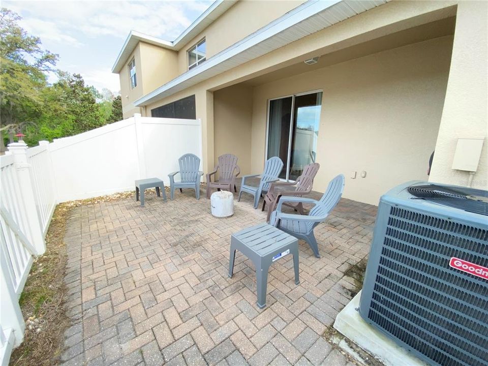 Activo con contrato: $234,000 (3 camas, 2 baños, 1666 Pies cuadrados)