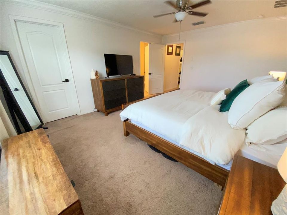 Activo con contrato: $234,000 (3 camas, 2 baños, 1666 Pies cuadrados)