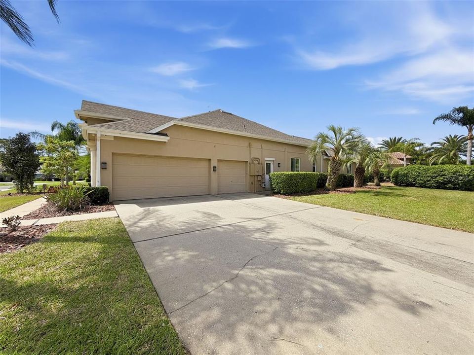Active With Contract: $1,199,000 (4 beds, 4 baths, 3731 Square Feet)