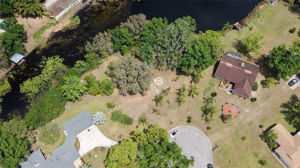 En Venta: $400,000 (0.92 acres)