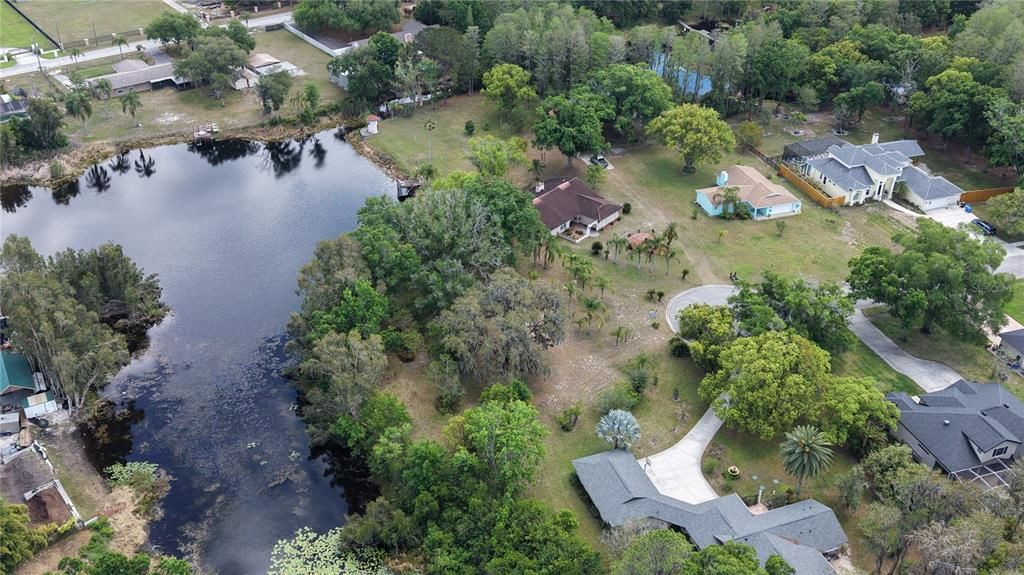 En Venta: $400,000 (0.92 acres)