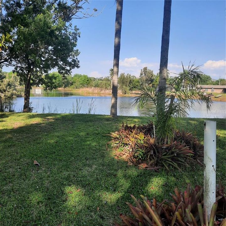 На продажу: $400,000 (0.92 acres)