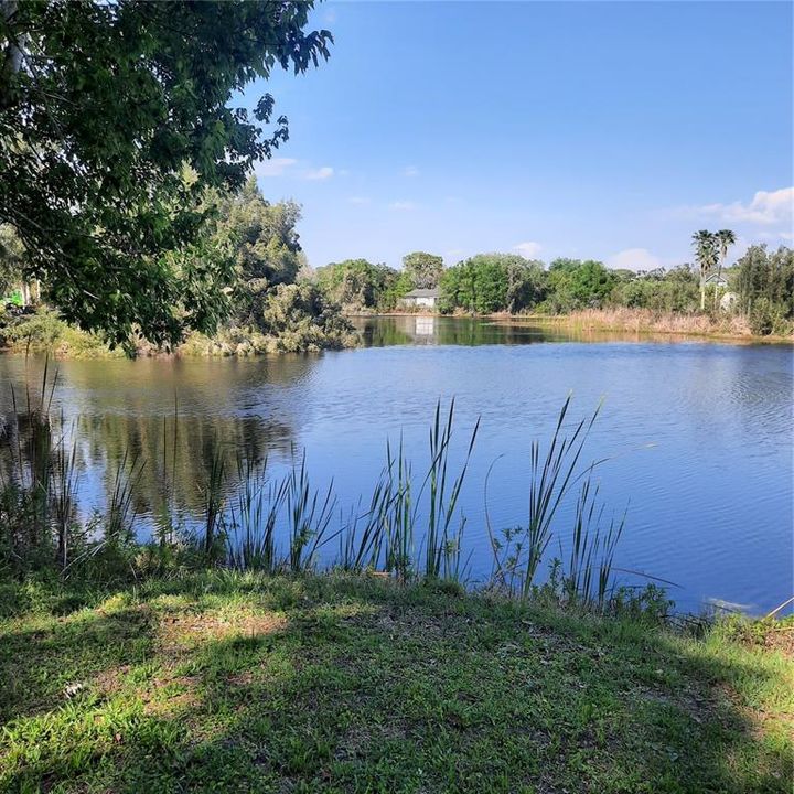 На продажу: $400,000 (0.92 acres)