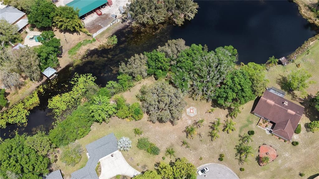 En Venta: $400,000 (0.92 acres)