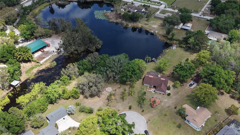 En Venta: $400,000 (0.92 acres)