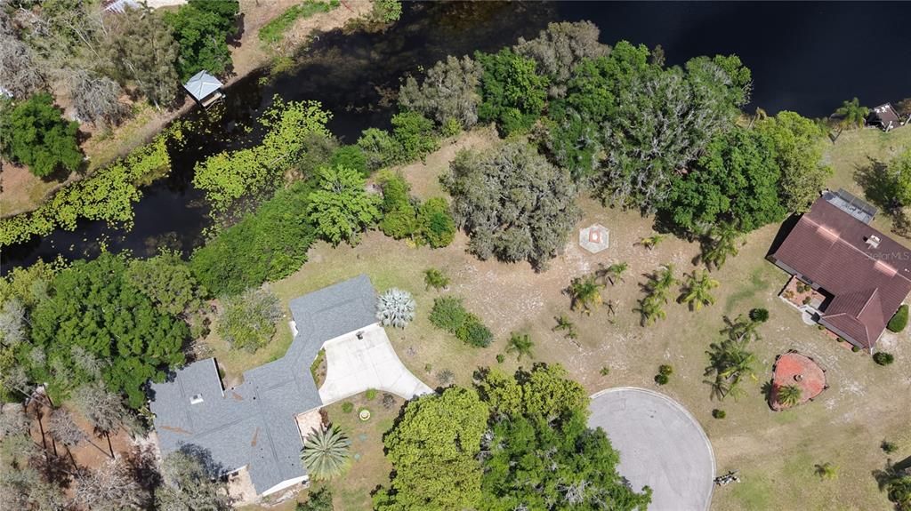 En Venta: $400,000 (0.92 acres)