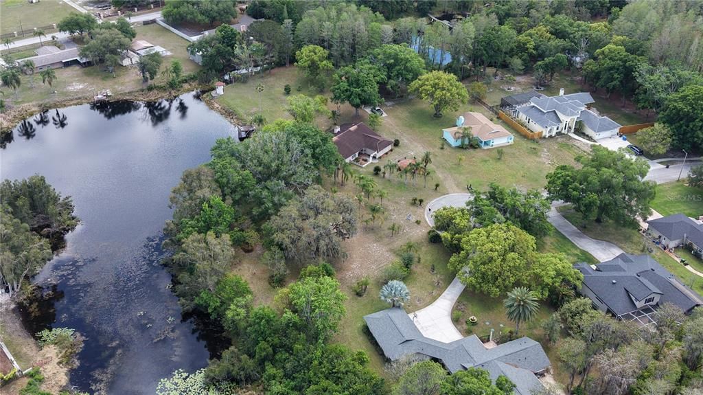 En Venta: $400,000 (0.92 acres)