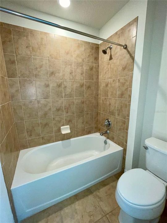 Под контрактом: $2,595 (5 спален, 4 ванн, 2076 Квадратных фут)
