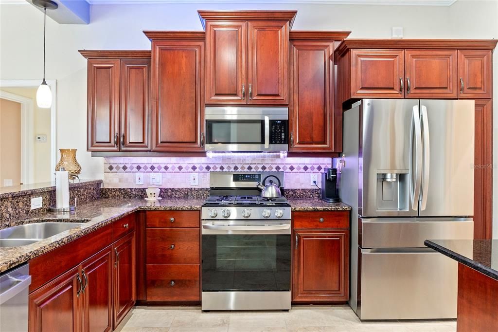 Active With Contract: $574,900 (4 beds, 3 baths, 2550 Square Feet)