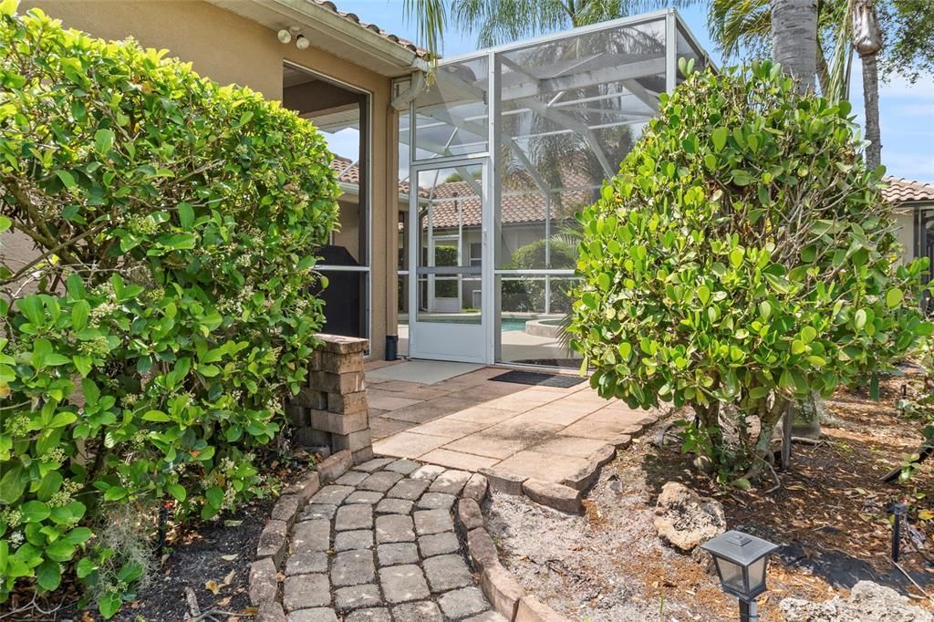 Active With Contract: $574,900 (4 beds, 3 baths, 2550 Square Feet)