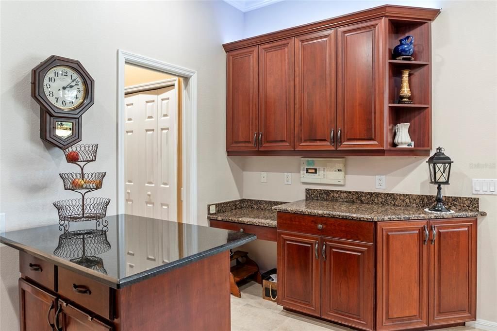 Active With Contract: $574,900 (4 beds, 3 baths, 2550 Square Feet)