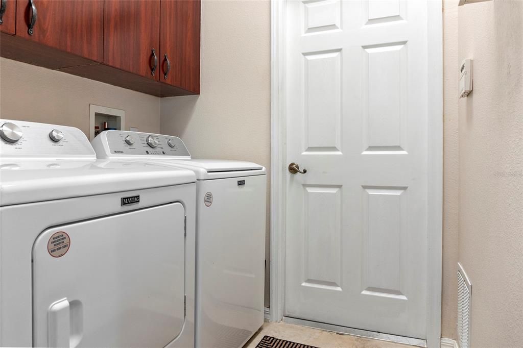 Active With Contract: $574,900 (4 beds, 3 baths, 2550 Square Feet)