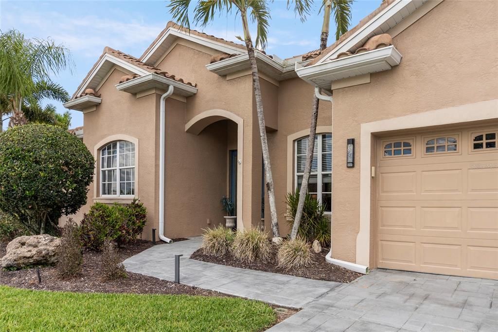 Active With Contract: $574,900 (4 beds, 3 baths, 2550 Square Feet)