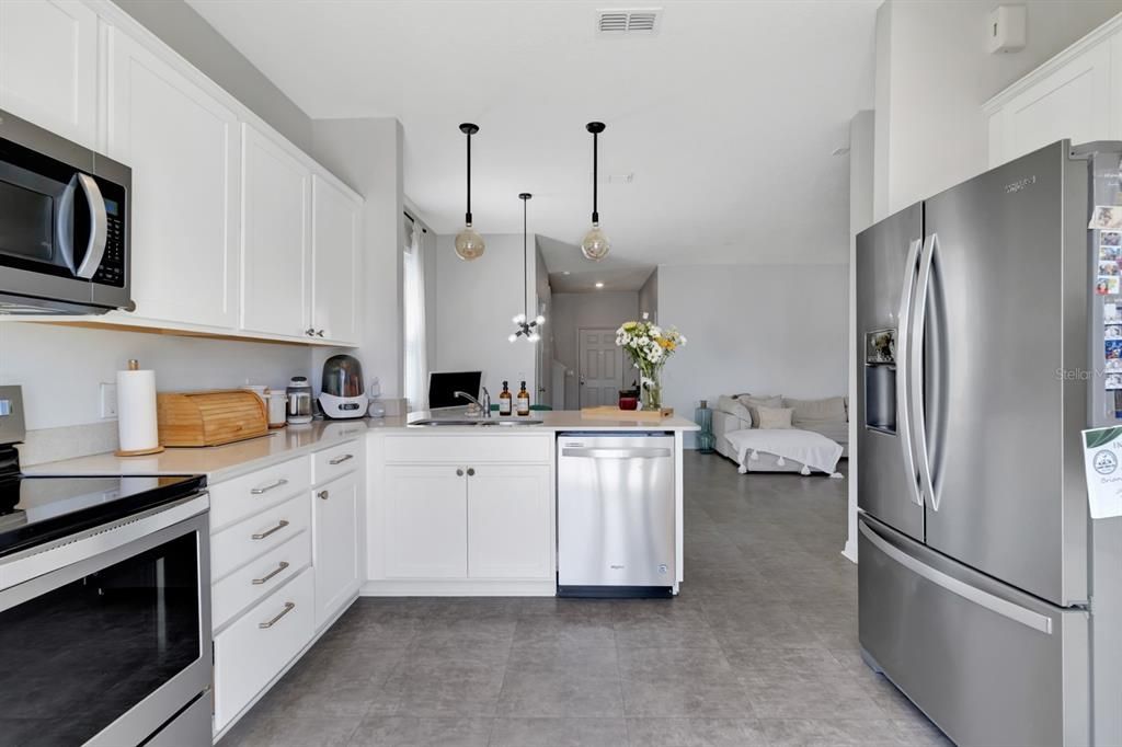 For Sale: $430,000 (4 beds, 3 baths, 2204 Square Feet)