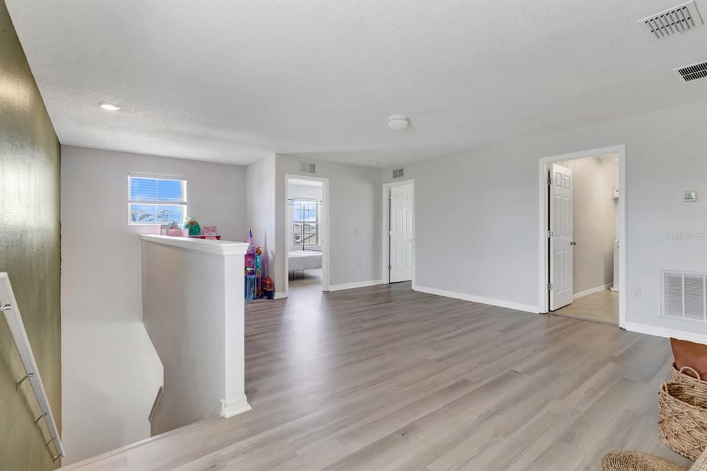 For Sale: $430,000 (4 beds, 3 baths, 2204 Square Feet)