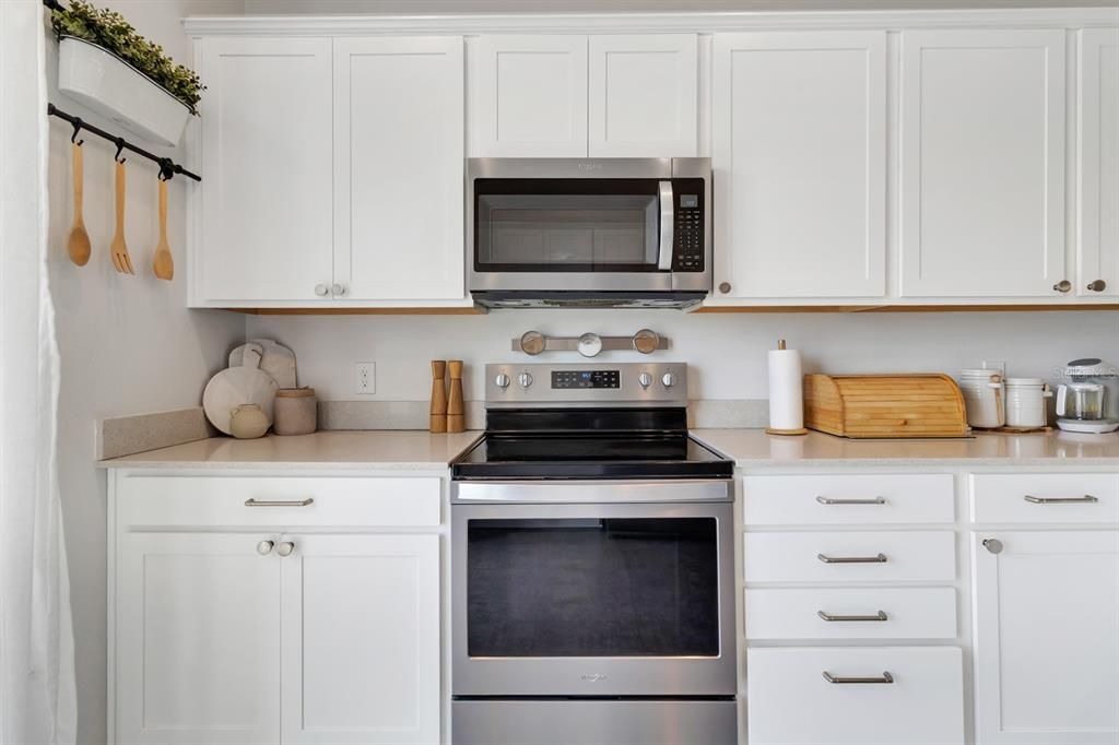 For Sale: $430,000 (4 beds, 3 baths, 2204 Square Feet)