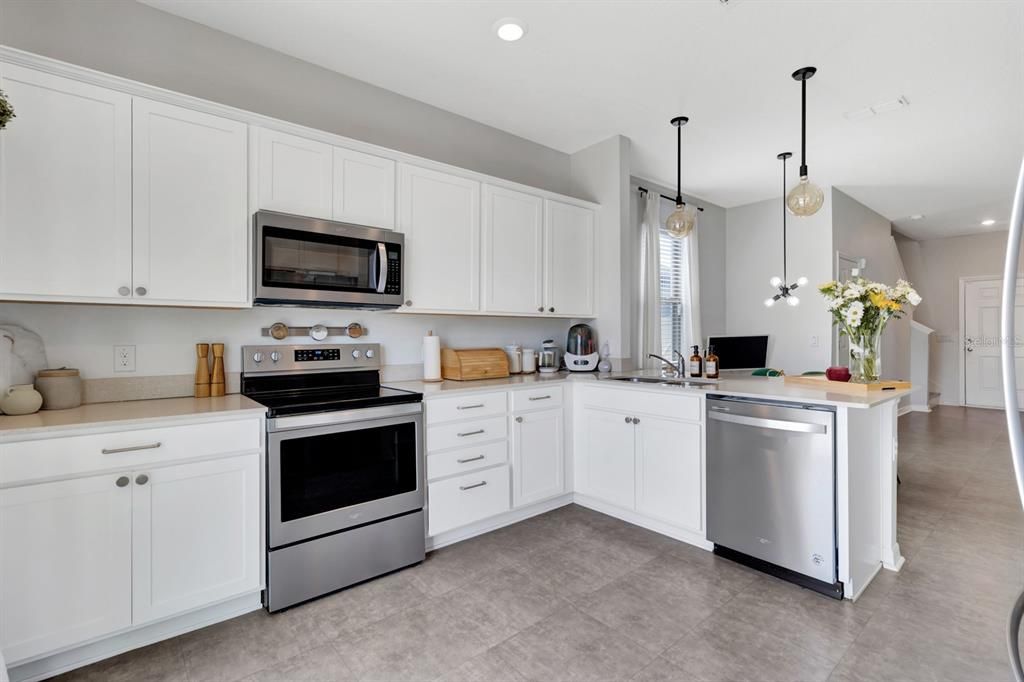 For Sale: $430,000 (4 beds, 3 baths, 2204 Square Feet)