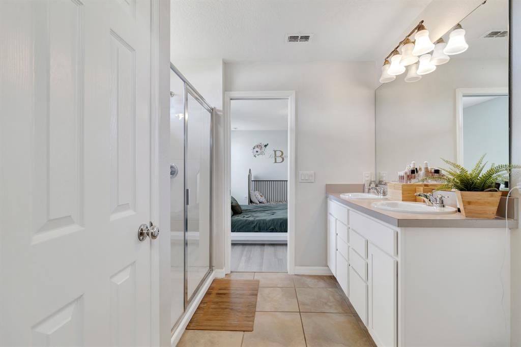 For Sale: $430,000 (4 beds, 3 baths, 2204 Square Feet)