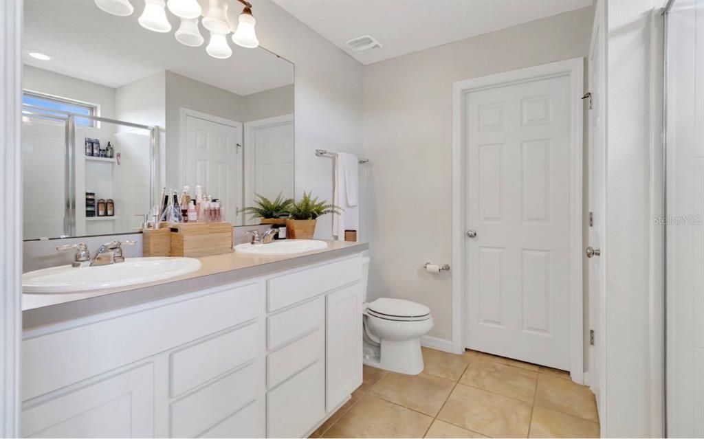 For Sale: $430,000 (4 beds, 3 baths, 2204 Square Feet)