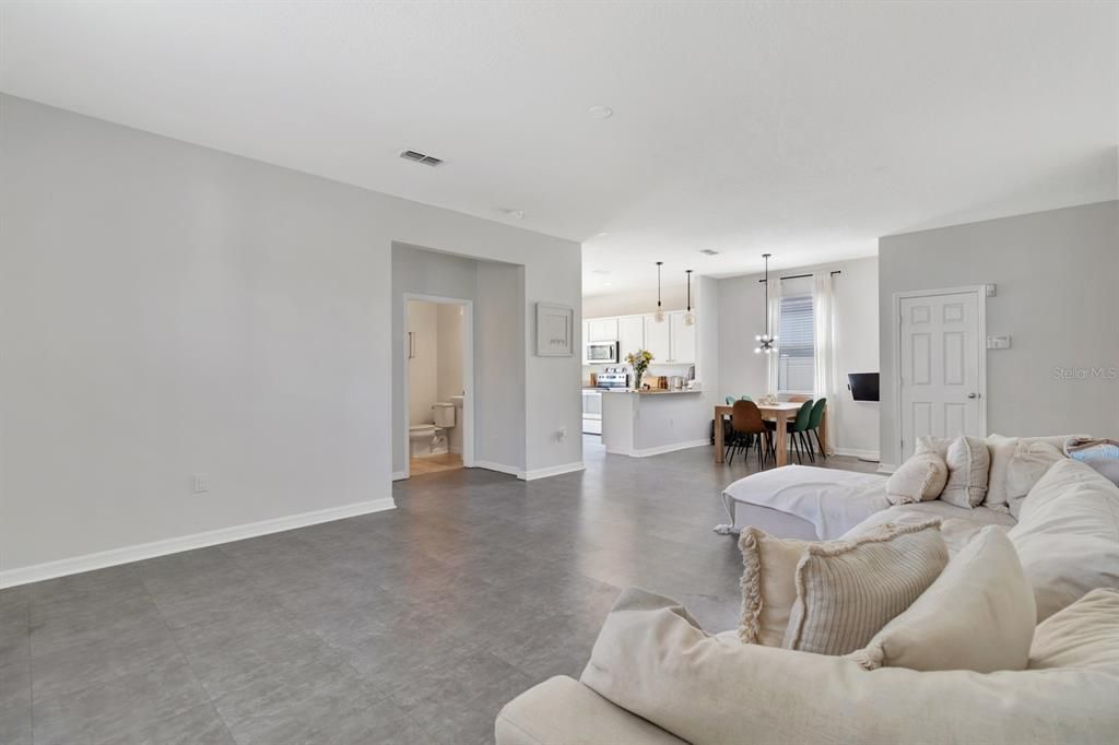 For Sale: $430,000 (4 beds, 3 baths, 2204 Square Feet)
