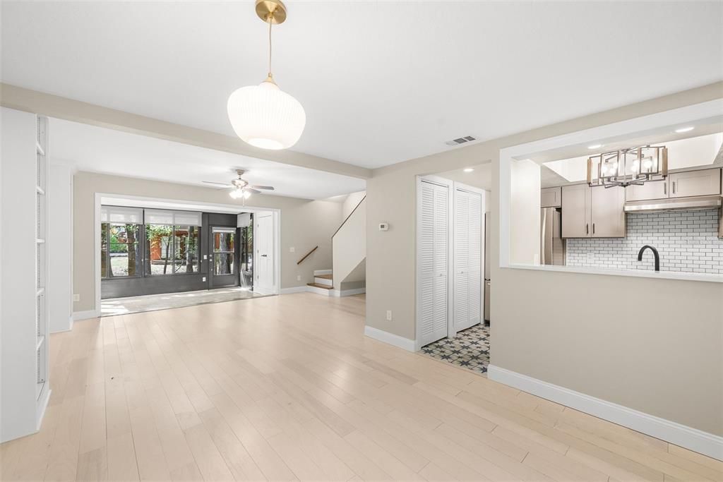 En Venta: $224,900 (3 camas, 3 baños, 1370 Pies cuadrados)