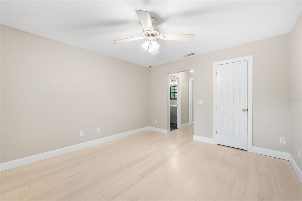 En Venta: $224,900 (3 camas, 3 baños, 1370 Pies cuadrados)