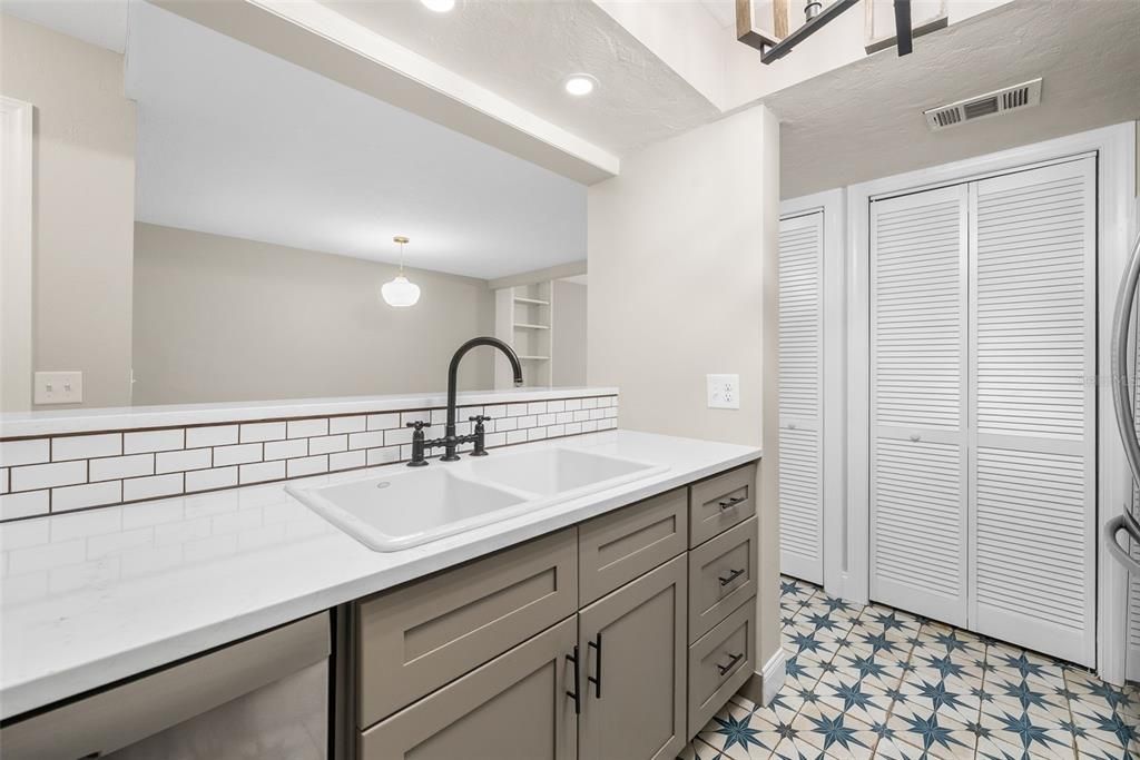 En Venta: $224,900 (3 camas, 3 baños, 1370 Pies cuadrados)