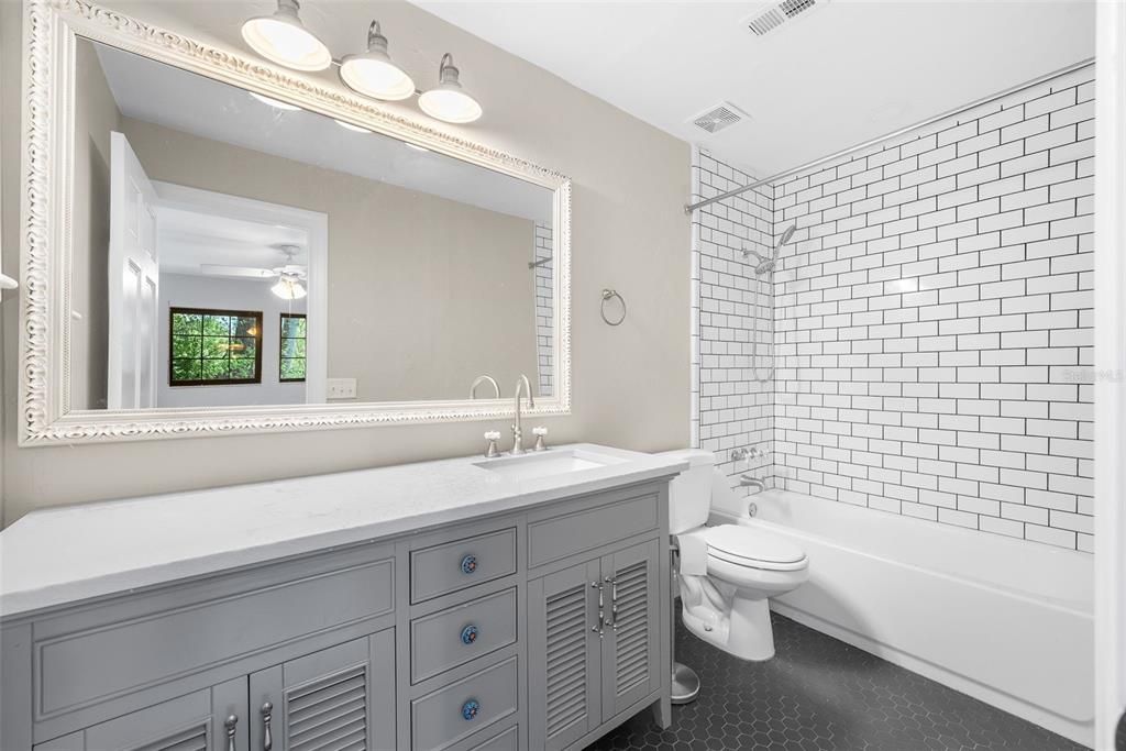 En Venta: $224,900 (3 camas, 3 baños, 1370 Pies cuadrados)