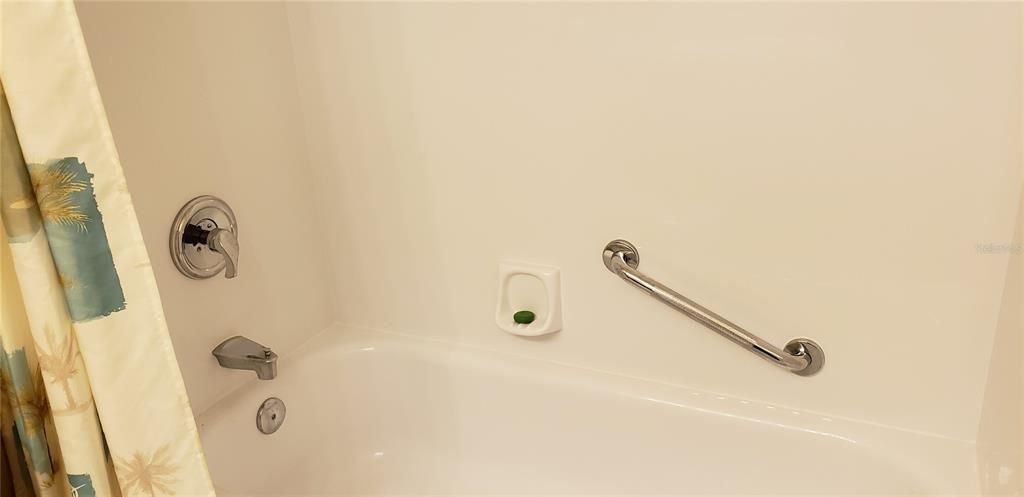 Activo con contrato: $99,800 (1 camas, 1 baños, 700 Pies cuadrados)