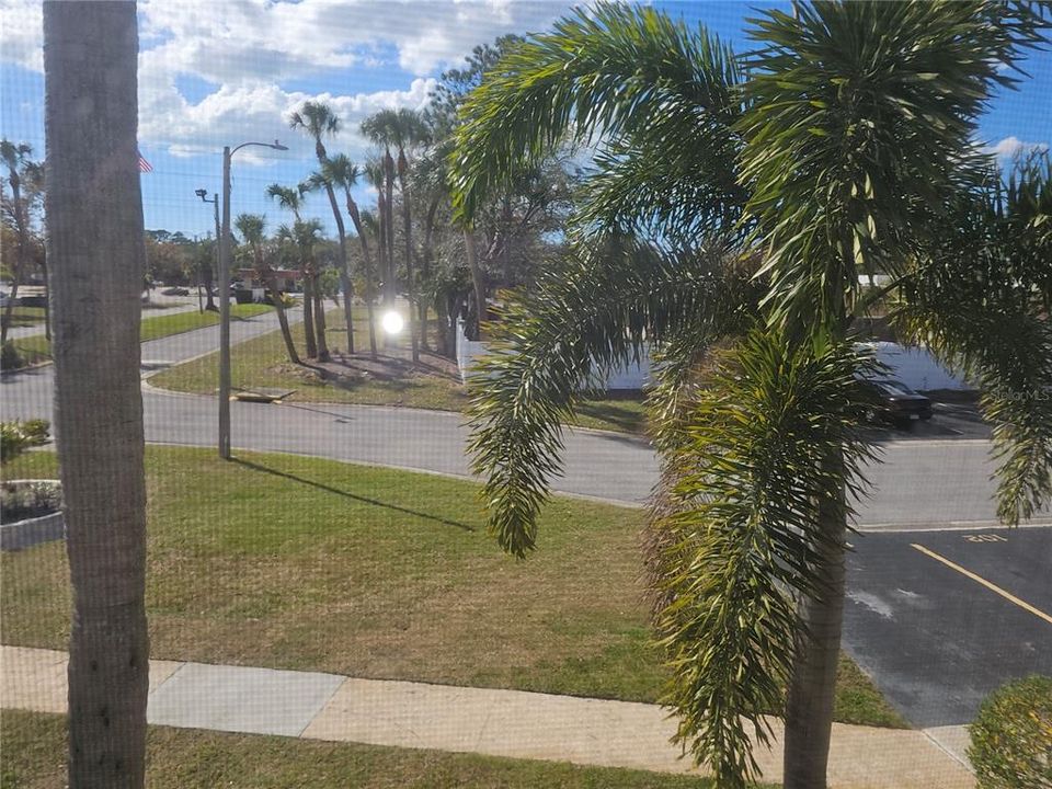 Activo con contrato: $99,800 (1 camas, 1 baños, 700 Pies cuadrados)