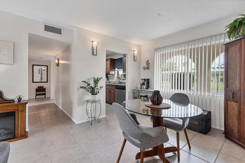 На продажу: $160,000 (1 спален, 1 ванн, 857 Квадратных фут)